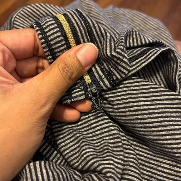 Lululemon scarf - Picture 3 of 3